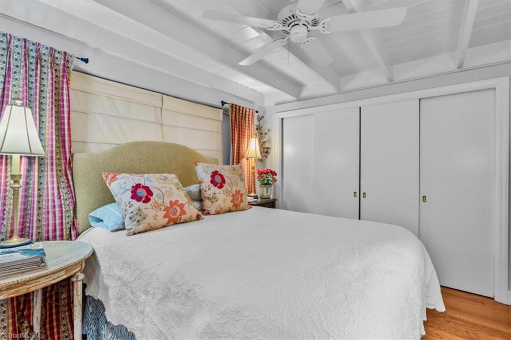 Greensboro, North Carolina 27408, United States, 2 Bedrooms Bedrooms, ,1 BathroomBathrooms,Residential,Pending,235804