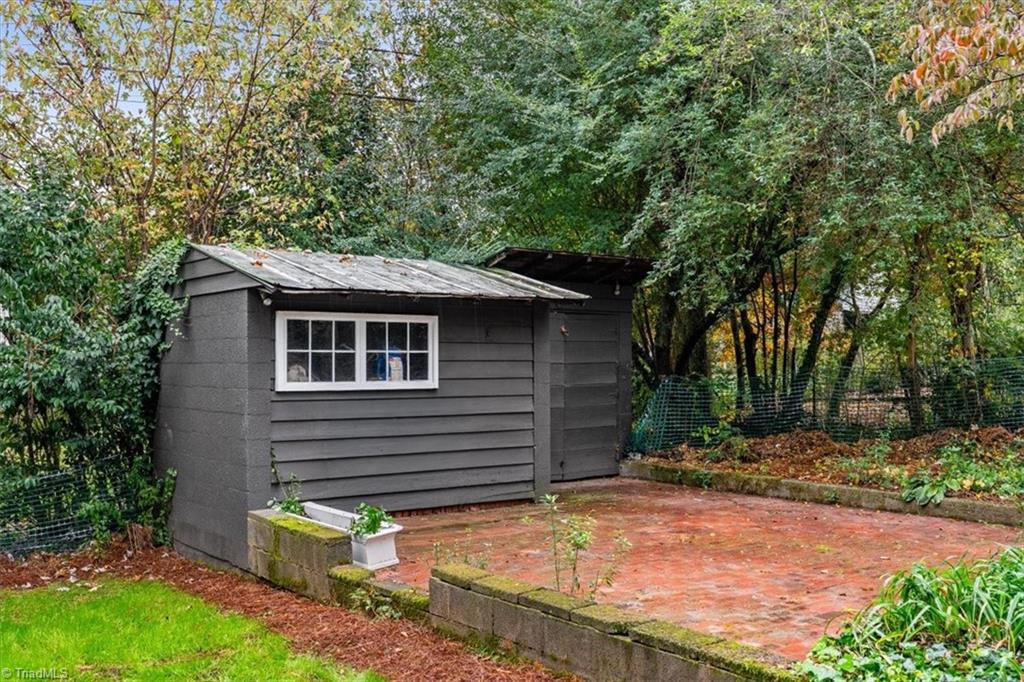 Greensboro, North Carolina 27408, United States, 2 Bedrooms Bedrooms, ,1 BathroomBathrooms,Residential,Pending,235804