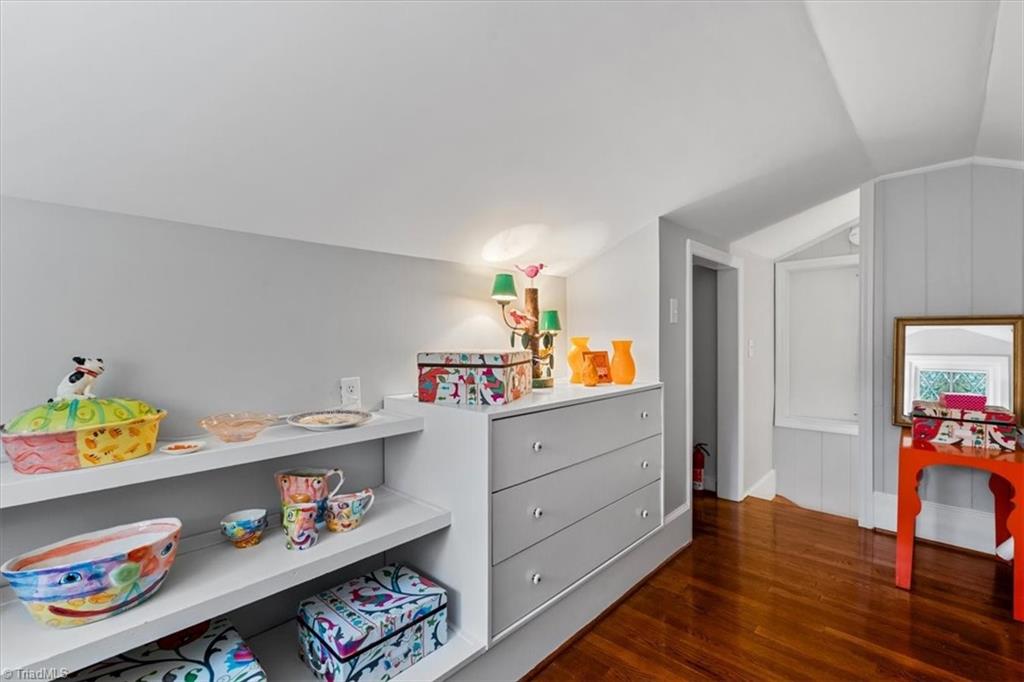 Greensboro, North Carolina 27408, United States, 2 Bedrooms Bedrooms, ,1 BathroomBathrooms,Residential,Pending,235804