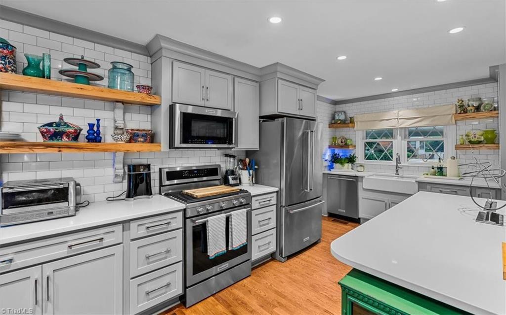 Greensboro, North Carolina 27408, United States, 2 Bedrooms Bedrooms, ,1 BathroomBathrooms,Residential,Pending,235804