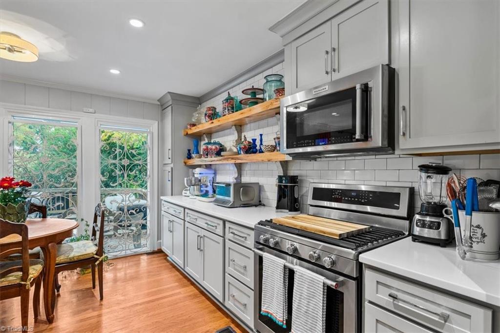 Greensboro, North Carolina 27408, United States, 2 Bedrooms Bedrooms, ,1 BathroomBathrooms,Residential,Pending,235804