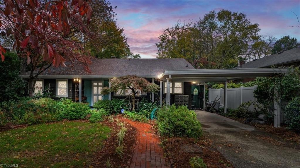 Greensboro, North Carolina 27408, United States, 2 Bedrooms Bedrooms, ,1 BathroomBathrooms,Residential,Pending,235804