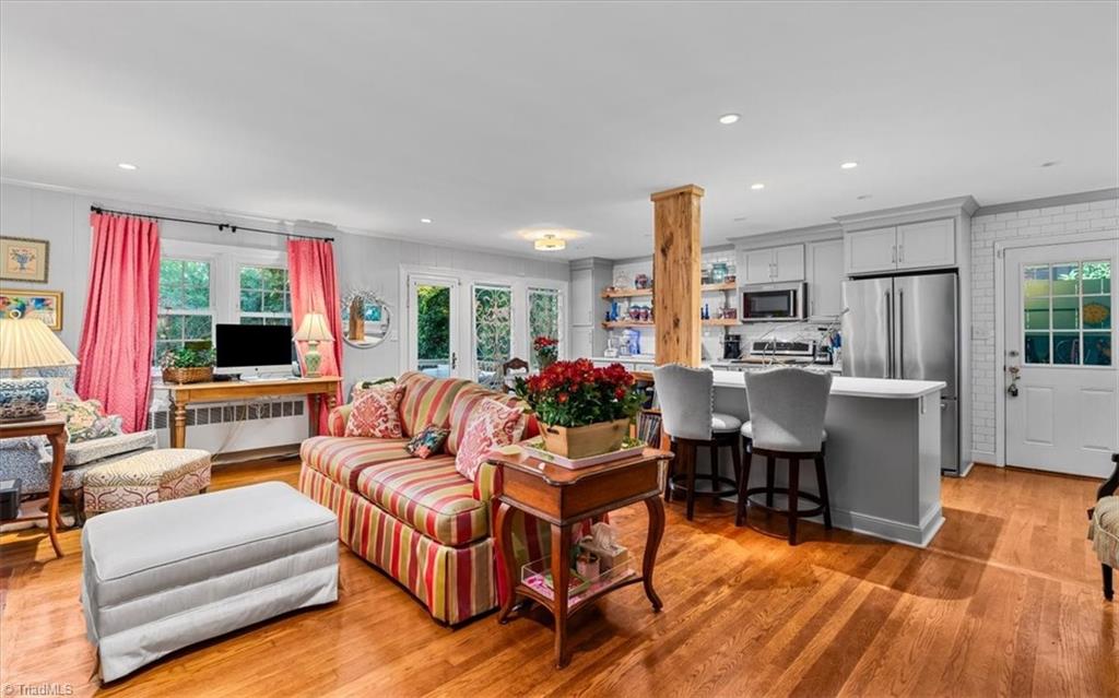 Greensboro, North Carolina 27408, United States, 2 Bedrooms Bedrooms, ,1 BathroomBathrooms,Residential,Pending,235804