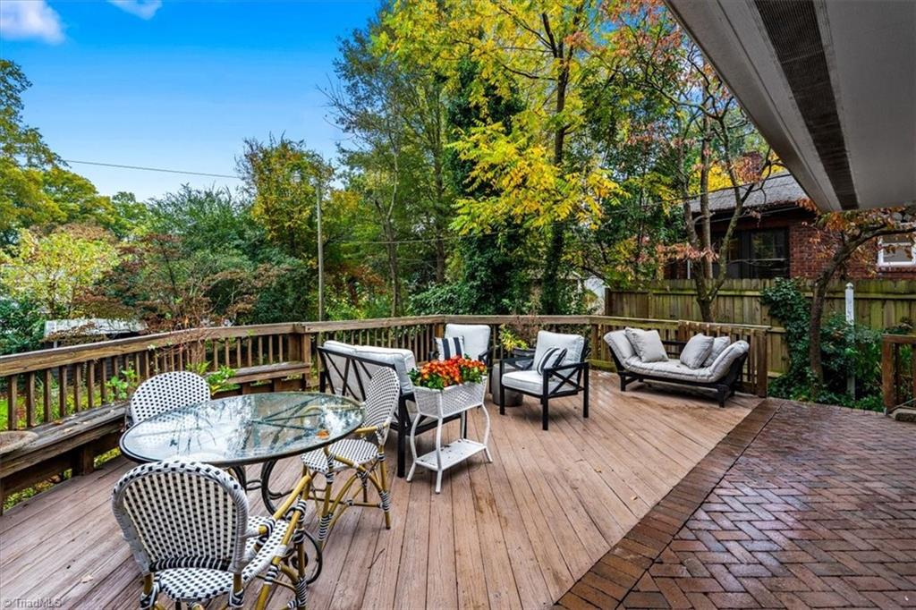 Greensboro, North Carolina 27408, United States, 2 Bedrooms Bedrooms, ,1 BathroomBathrooms,Residential,Pending,235804