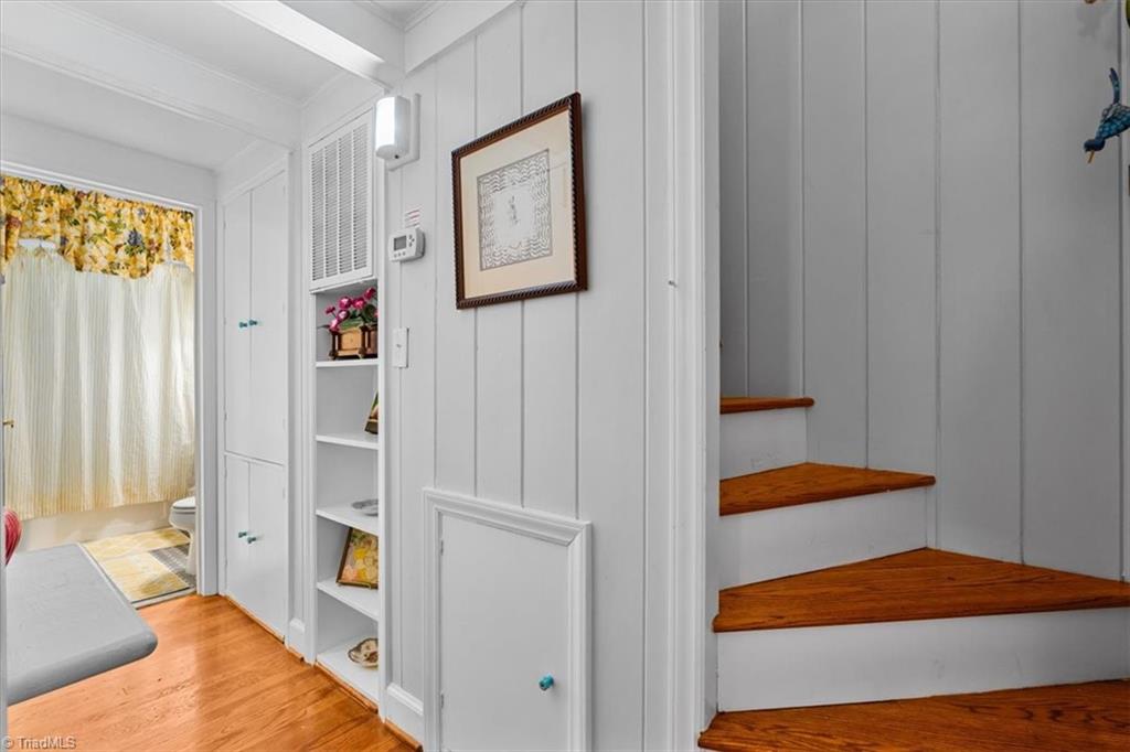 Greensboro, North Carolina 27408, United States, 2 Bedrooms Bedrooms, ,1 BathroomBathrooms,Residential,Pending,235804