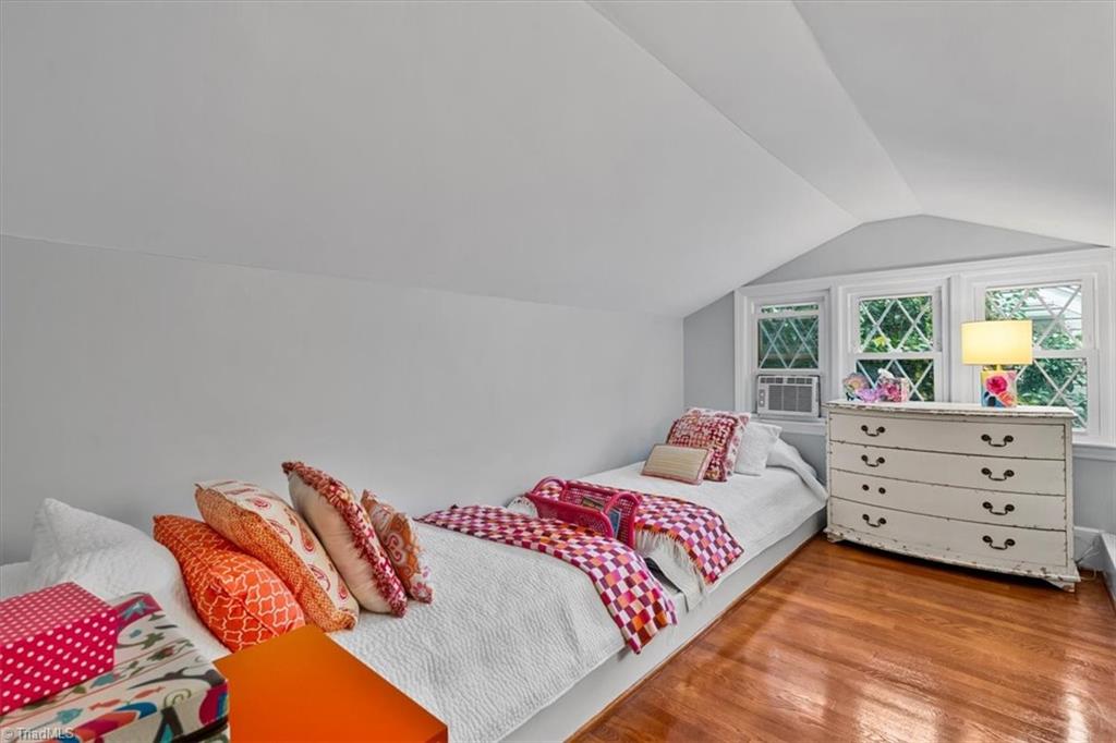 Greensboro, North Carolina 27408, United States, 2 Bedrooms Bedrooms, ,1 BathroomBathrooms,Residential,Pending,235804