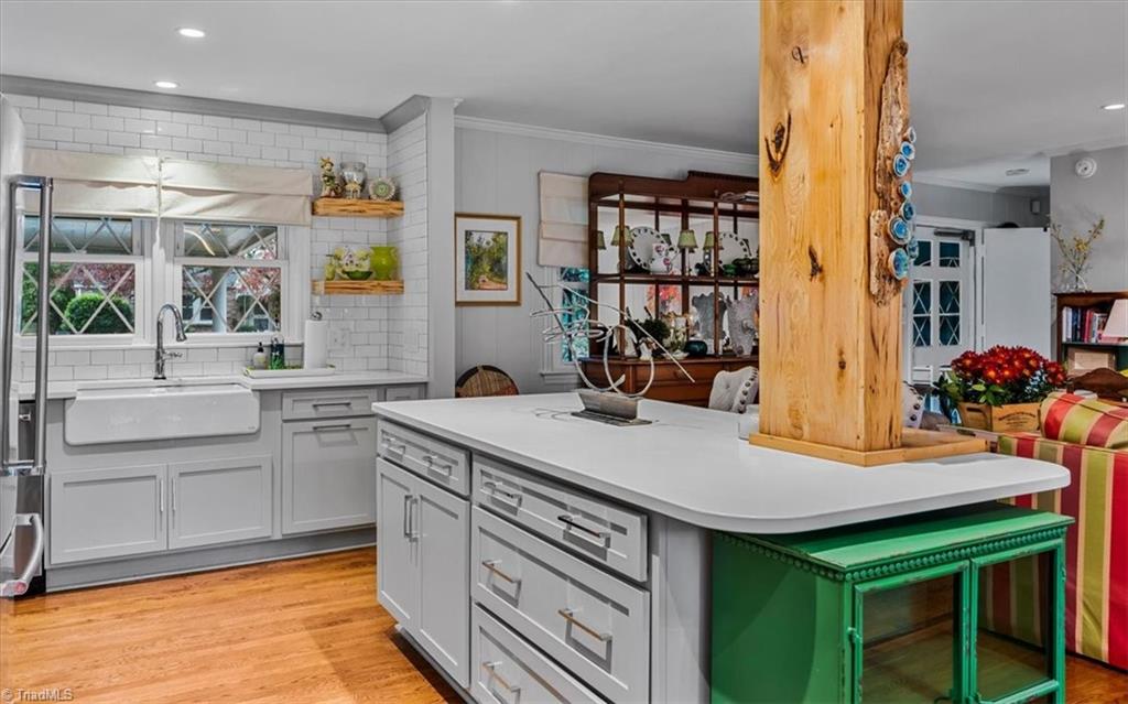 Greensboro, North Carolina 27408, United States, 2 Bedrooms Bedrooms, ,1 BathroomBathrooms,Residential,Pending,235804