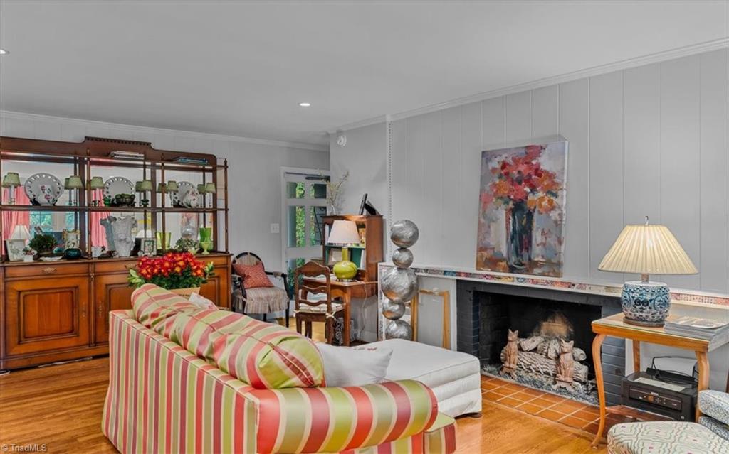 Greensboro, North Carolina 27408, United States, 2 Bedrooms Bedrooms, ,1 BathroomBathrooms,Residential,Pending,235804