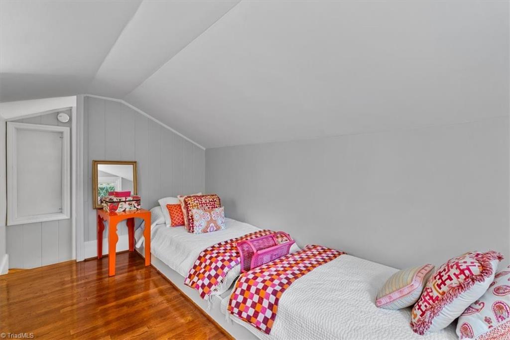 Greensboro, North Carolina 27408, United States, 2 Bedrooms Bedrooms, ,1 BathroomBathrooms,Residential,Pending,235804