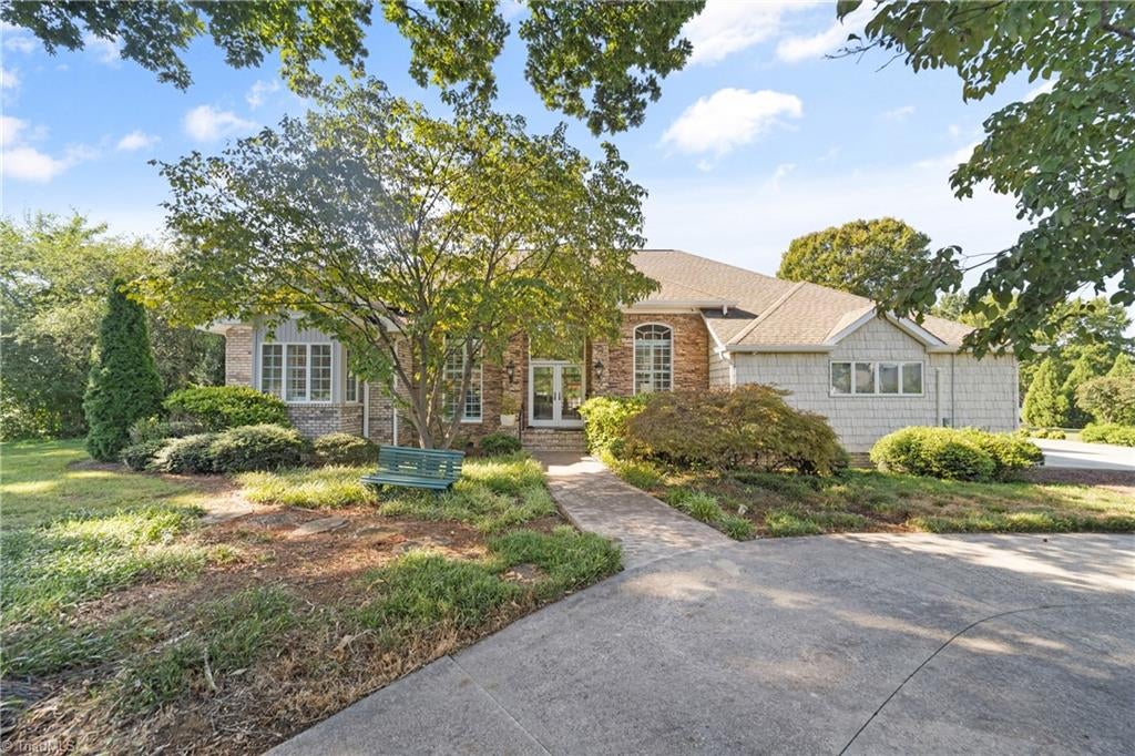Photo of 675 Riverbend Drive, Bermuda Run, NC 27006 (MLS # 1235323)