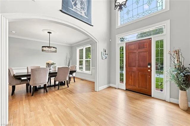 4911 Setter Court, photo 2 of 31