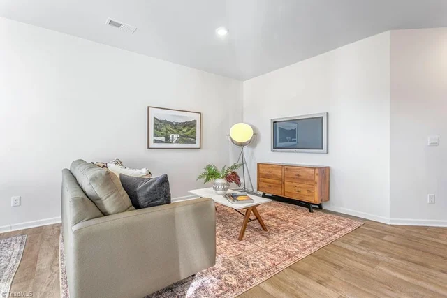 813 Gaelic Drive, photo 4 of 22