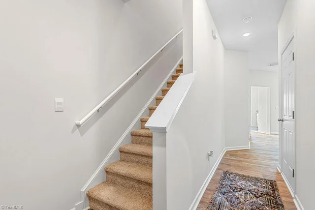 813 Gaelic Drive, photo 2 of 22