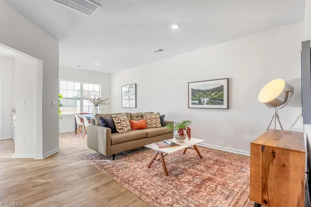 813 Gaelic Drive, photo 3 of 22