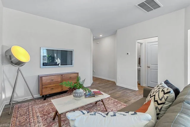 813 Gaelic Drive, photo 5 of 22