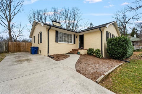 Homes For Sale - 2750 Maplewood Avenue<br/> Winston-Salem, NC 27103