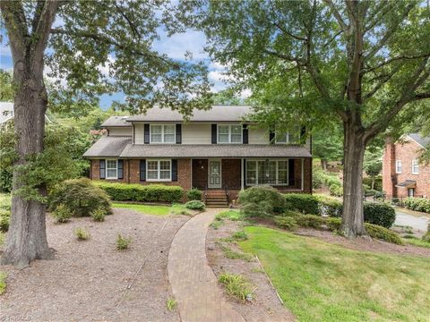 Homes For Sale - 1122 Kensington Drive<br/> High Point, NC 27262