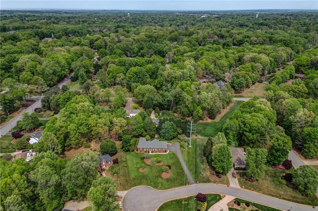 204 W Stonebury Court