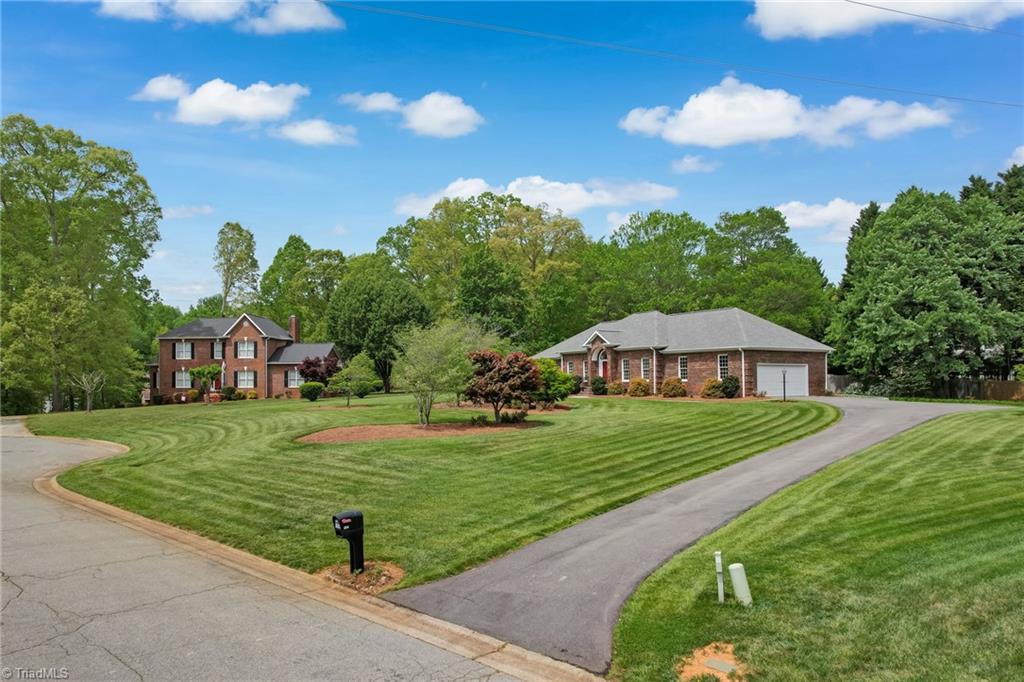 204 W Stonebury Court