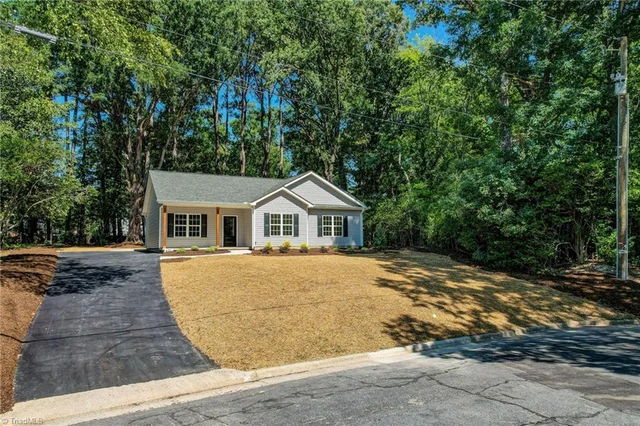 807 Claymore Court, photo 5 of 49