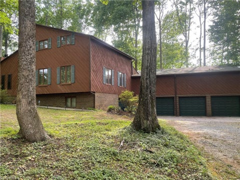 Homes For Sale - 6902 Greenland Avenue<br/> Guilford County, Julian, NC 27283