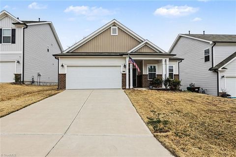 Homes For Sale - 940 Bloomington Way<br/> High Point, NC 27265