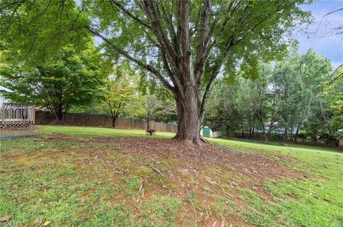 A home in Clemmons