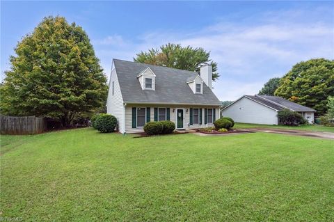 A home in Clemmons