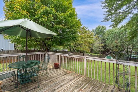 A home in Clemmons