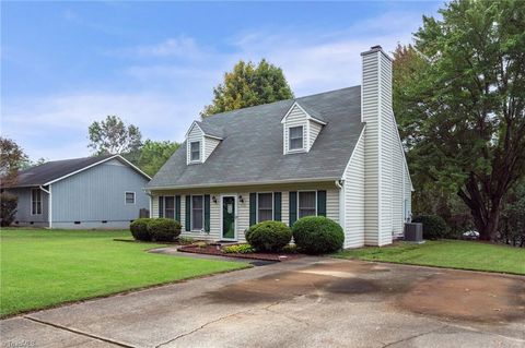 A home in Clemmons