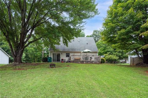 A home in Clemmons