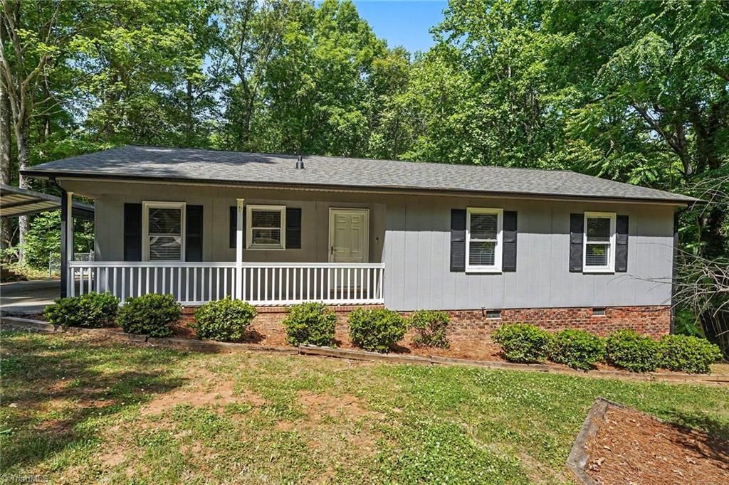 Photo of 1514 Pepperidge Road, Asheboro, NC 27205 (MLS # 1218798)