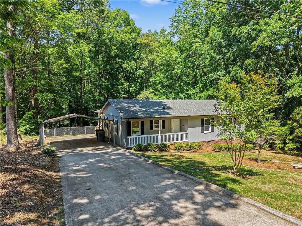 Photo of 1514 Pepperidge Road, Asheboro, NC 27205 (MLS # 1218798)