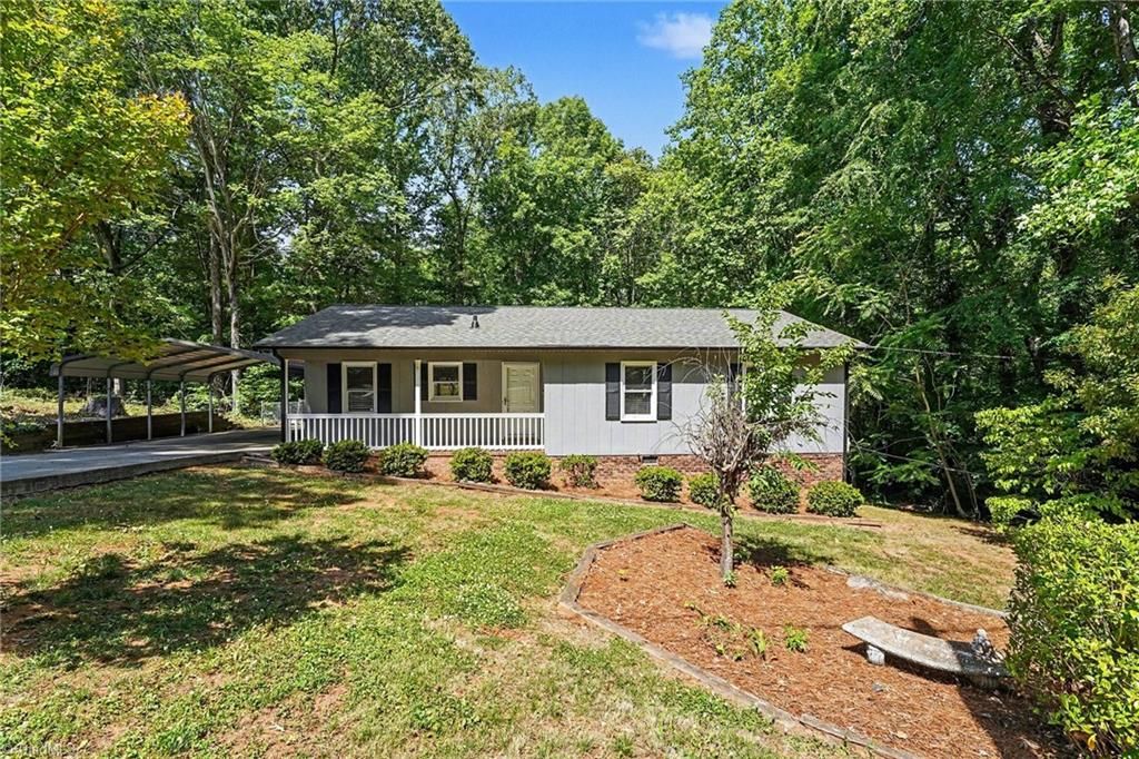 Photo of 1514 Pepperidge Road, Asheboro, NC 27205 (MLS # 1218798)