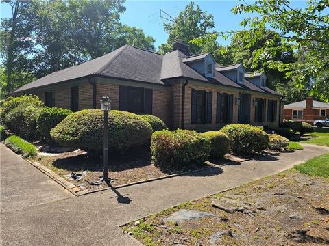 Homes For Sale - 1108 Oak Hill Drive<br/> Monroe, NC 28112