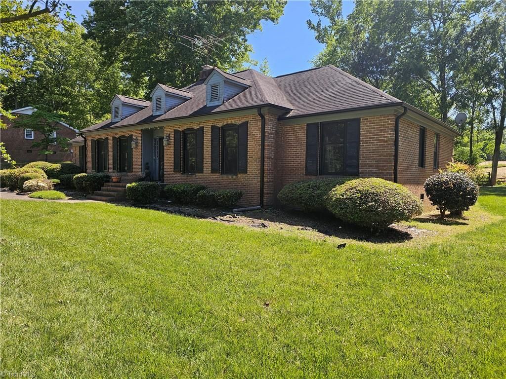 Photo of 1108 Oak Hill Drive, Monroe, NC 28112 (MLS # 1218991)