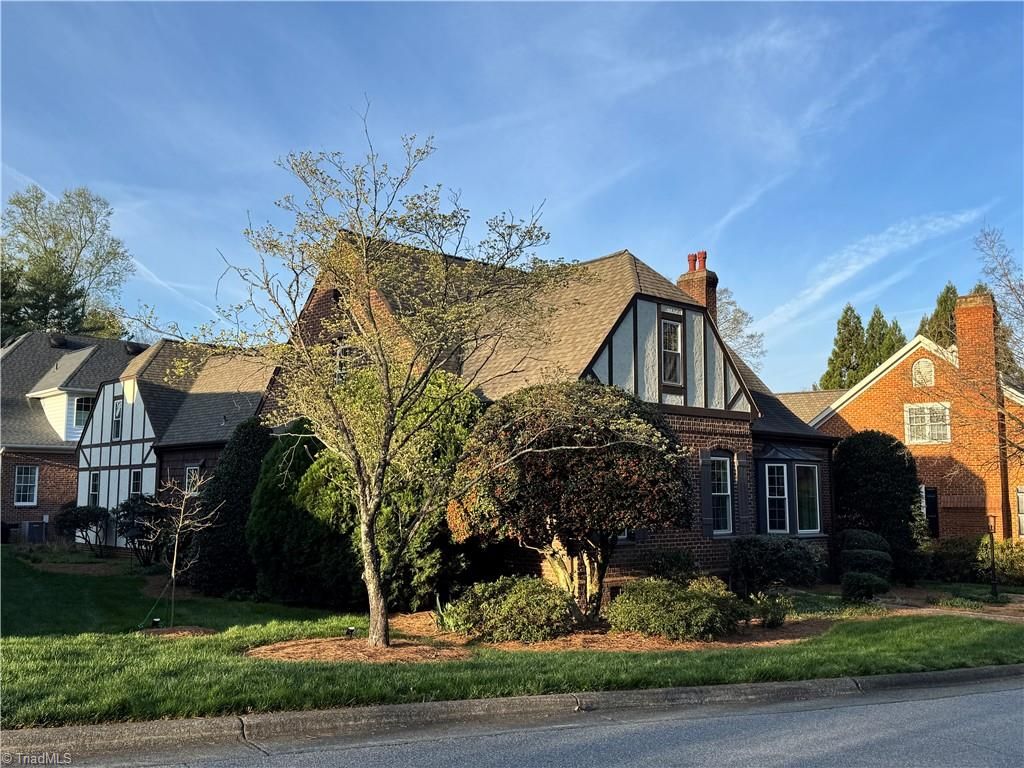 Photo of 104 Westhaven Circle, Winston-Salem, NC 27104 (MLS # 1213853)