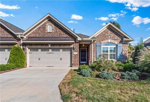 Townhouse For Sale - 203 Fortress Court<br/> Winston-Salem, NC 27127