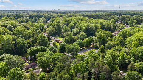 Single Family Residence in Winston Salem NC 1616 Benbow Street 35.jpg