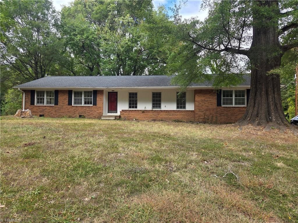 Photo of 1917 EDGEWOOD Avenue, Burlington, NC 27215 (MLS # 1199617)