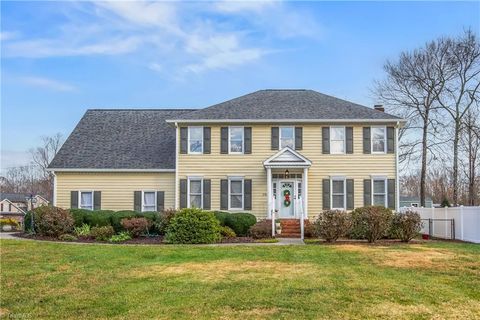 A home in Clemmons