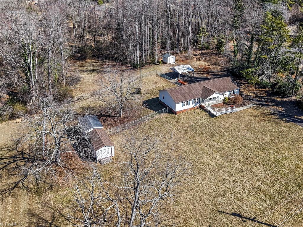 819 Gordon Court, Pilot Mountain, North Carolina image 5