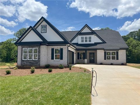 Single Family Residence in King NC 305 Grandworth Way.jpg