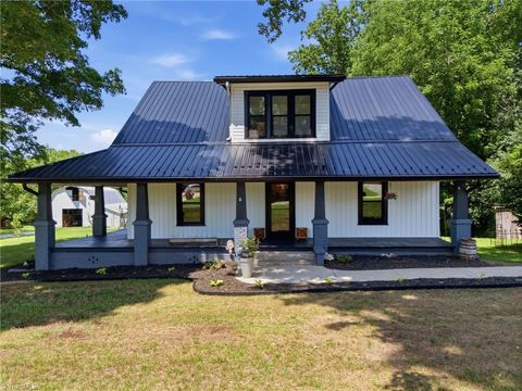 Homes For Sale - 1953 Nc Highway 47<br/> Davidson County, Lexington, NC 27292