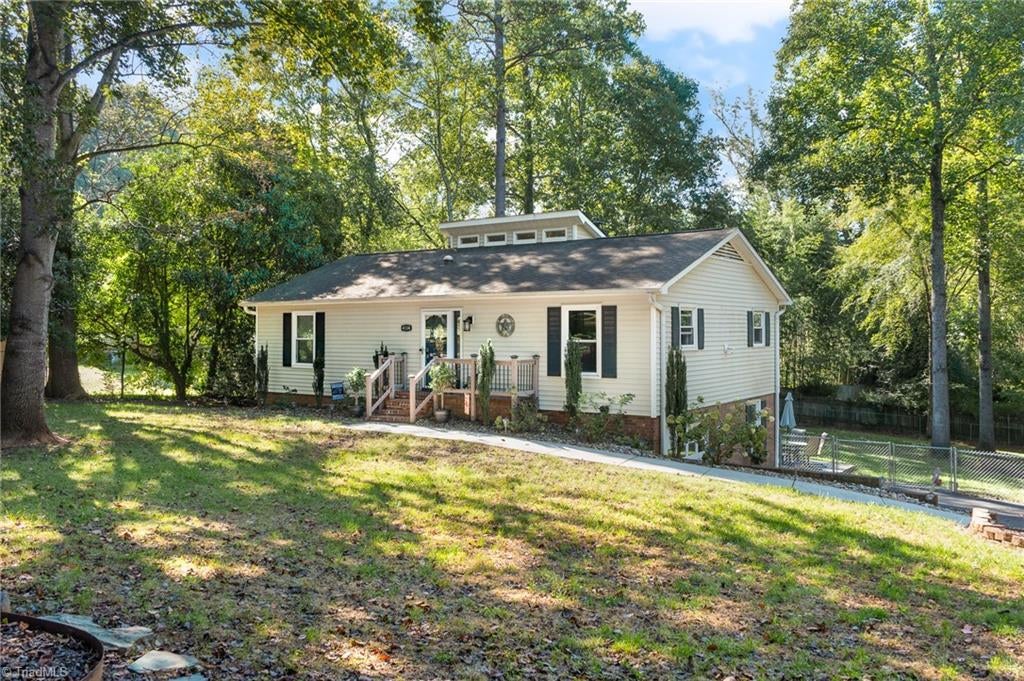 Photo of 4134 Olivers Run Trail, Clemmons, NC 27012 (MLS # 1237655)