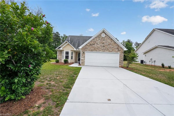1120 KINNAN DR, BURLINGTON, NC 27217 - Image 420a63da160f3e3ccbad9f5b15e42e28/4190992003
