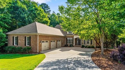 Homes For Sale - 2435 Lake Oak Court<br/> High Point, NC 27265