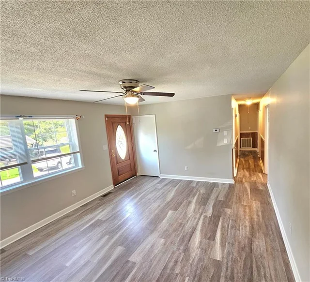 118 Pickshin Avenue, photo 5 of 32