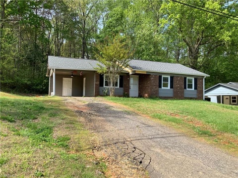 Homes For Sale - 220 Mountview Drive<br/> Mocksville, NC 27028