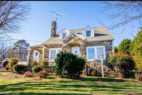 Photo of 6325 US Highway 21, Jonesville, NC 28642 (MLS # 1207364)